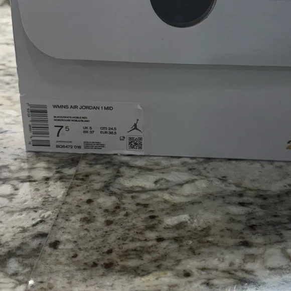 Air Jordan 1 Mid Black White Noble Red
BQ6472 016 Women's size 7.5 EUC - Picture 3 of 13